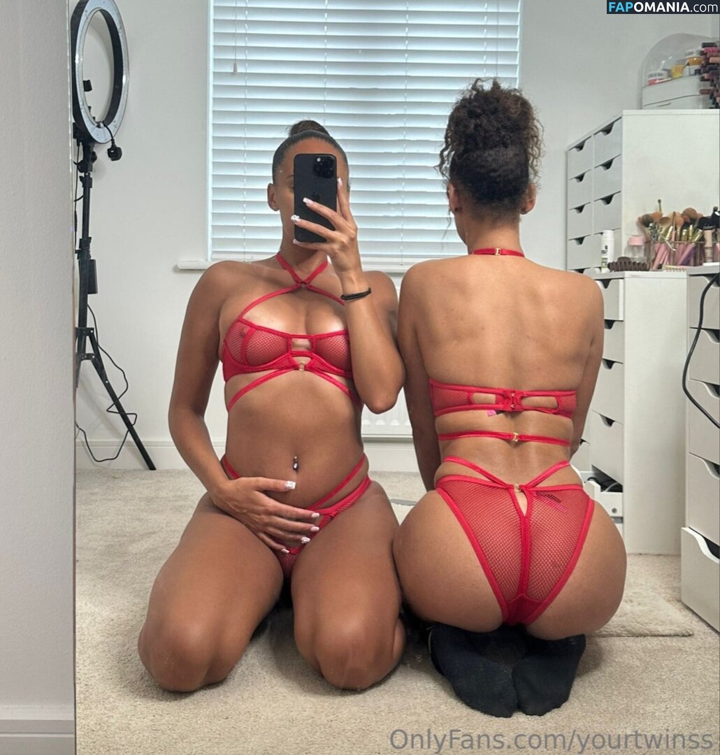 Theneltwins / yourtwinss Nu OnlyFans  Photo fuitée #15
