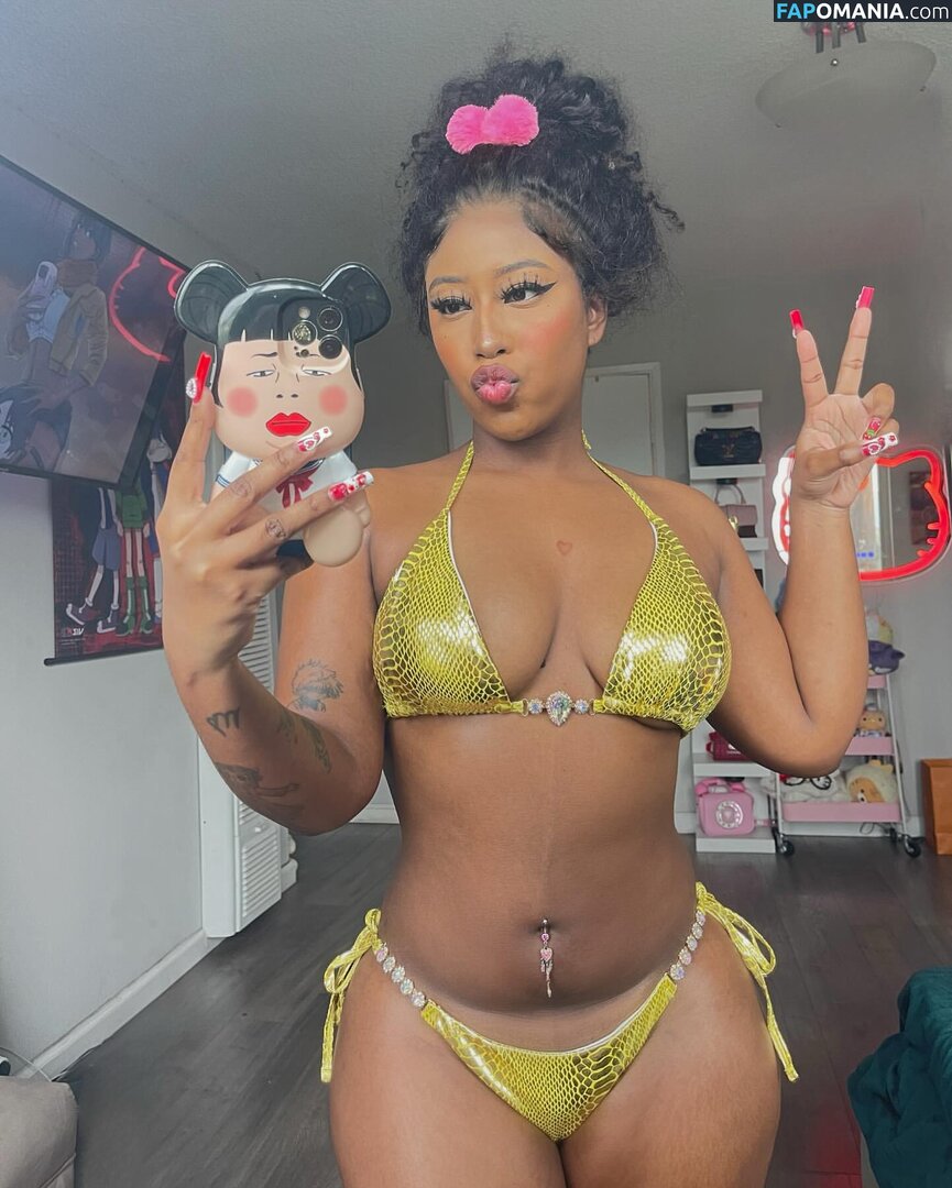 yungnena / yungnenaa Nu OnlyFans  Photo fuitée #2