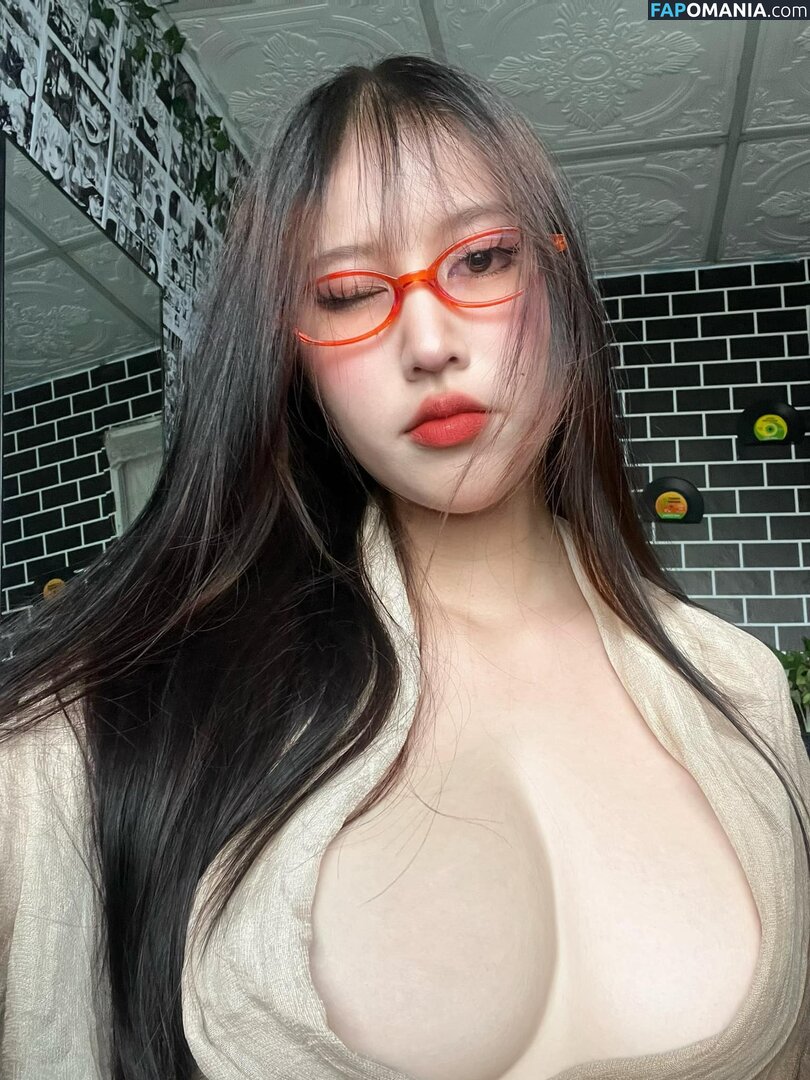 Yunne.uwu / yunnechan Nu OnlyFans  Photo fuitée #127