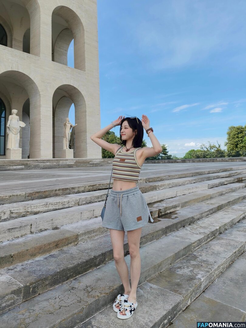 _Yuqi_ / https: / yuqisong.923 / yuqisun Nu OnlyFans  Photo fuitée #64