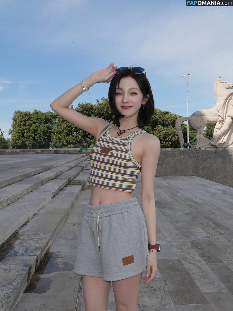 _Yuqi_ / https: / yuqisong.923 / yuqisun Nu OnlyFans  Photo fuitée #69