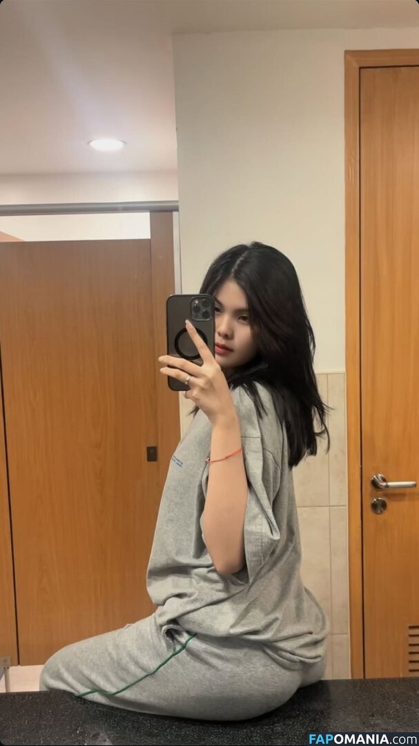 Yuri Gen / ilyrgennn / yengshdx_ Nu OnlyFans  Photo fuitée #3
