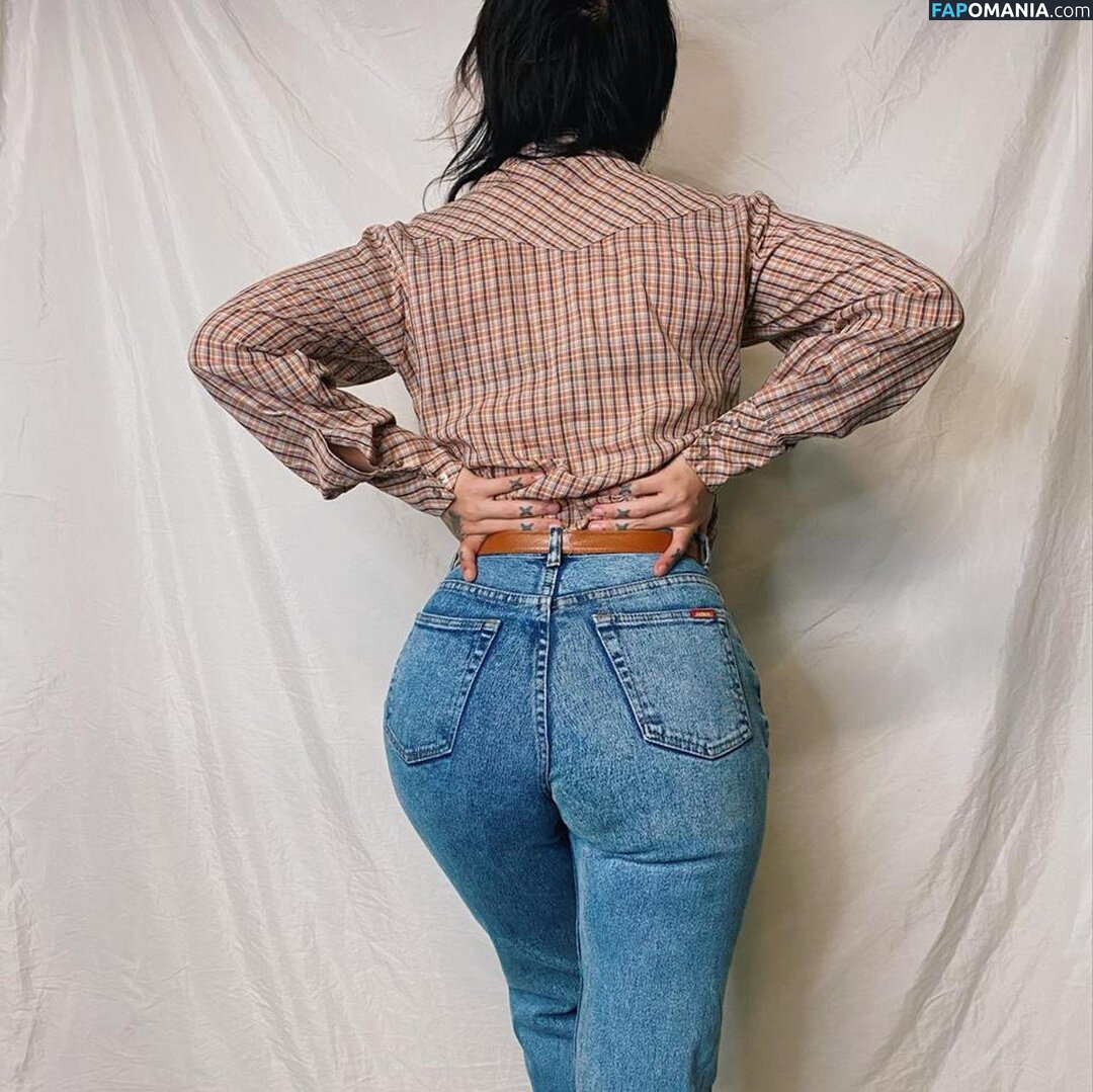 Yvette Young / yvetteyoung Nu OnlyFans  Photo fuitée #3