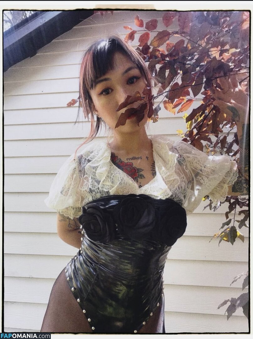 Yvette Young / yvetteyoung Nu OnlyFans  Photo fuitée #7
