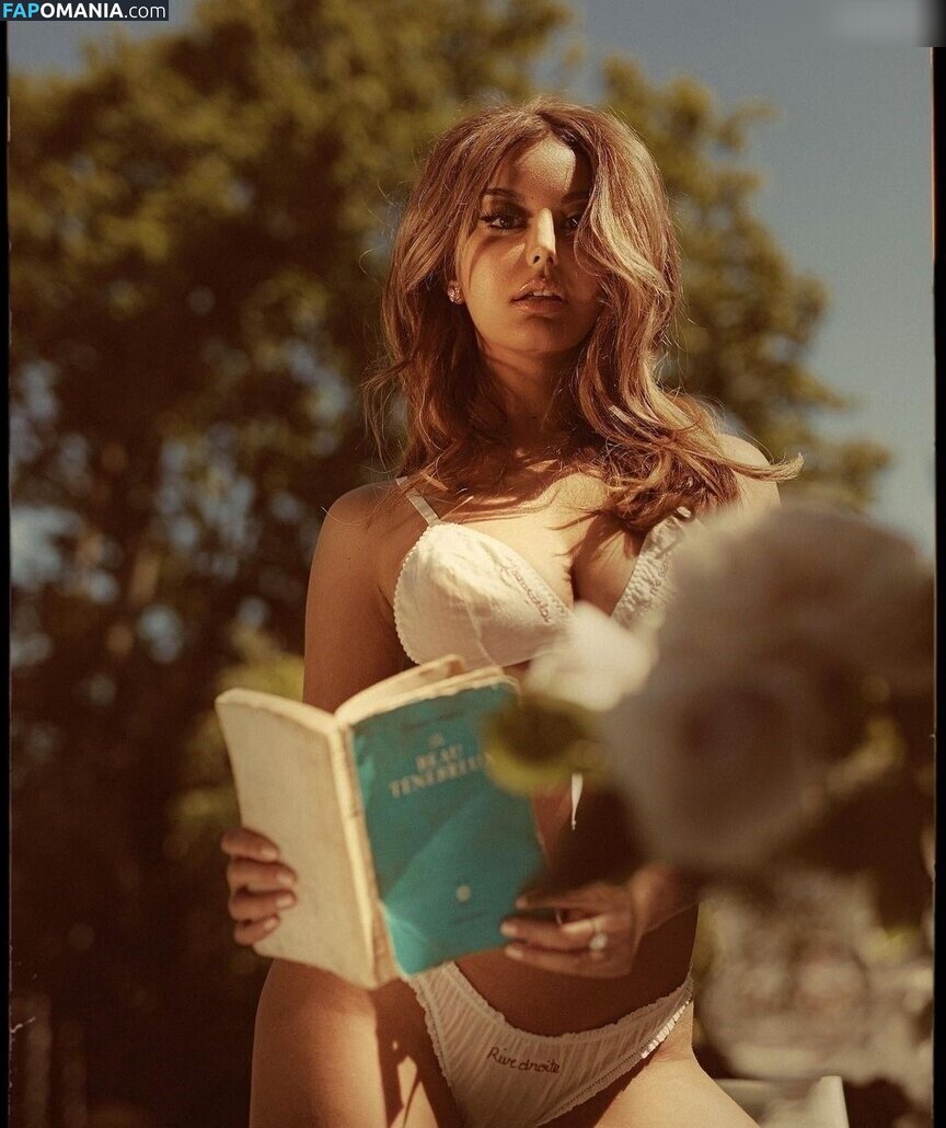 Zahia Dehar / zahiaofficiel Nu OnlyFans  Photo fuitée #297