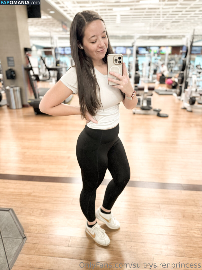 zaraddluxe / zaraluxeee Nu OnlyFans  Photo fuitée #3