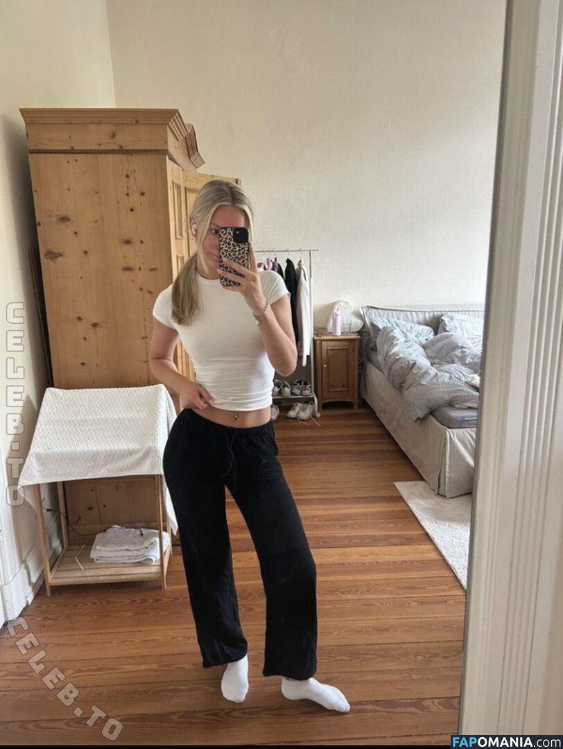 Zarah Ellen / zarah.ellen / zarah_eln Nu OnlyFans  Photo fuitée #1