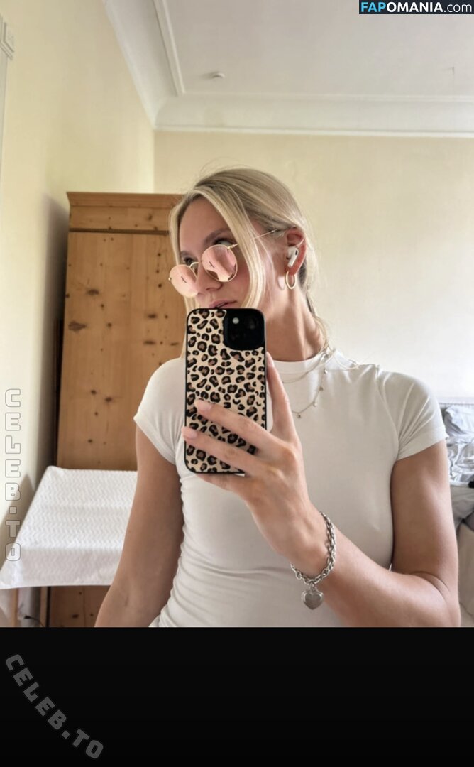 Zarah Ellen / zarah.ellen / zarah_eln Nu OnlyFans  Photo fuitée #3