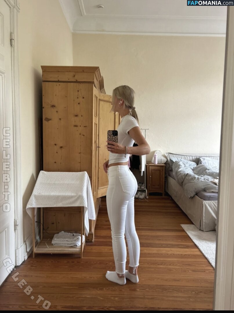 Zarah Ellen / zarah.ellen / zarah_eln Nu OnlyFans  Photo fuitée #4