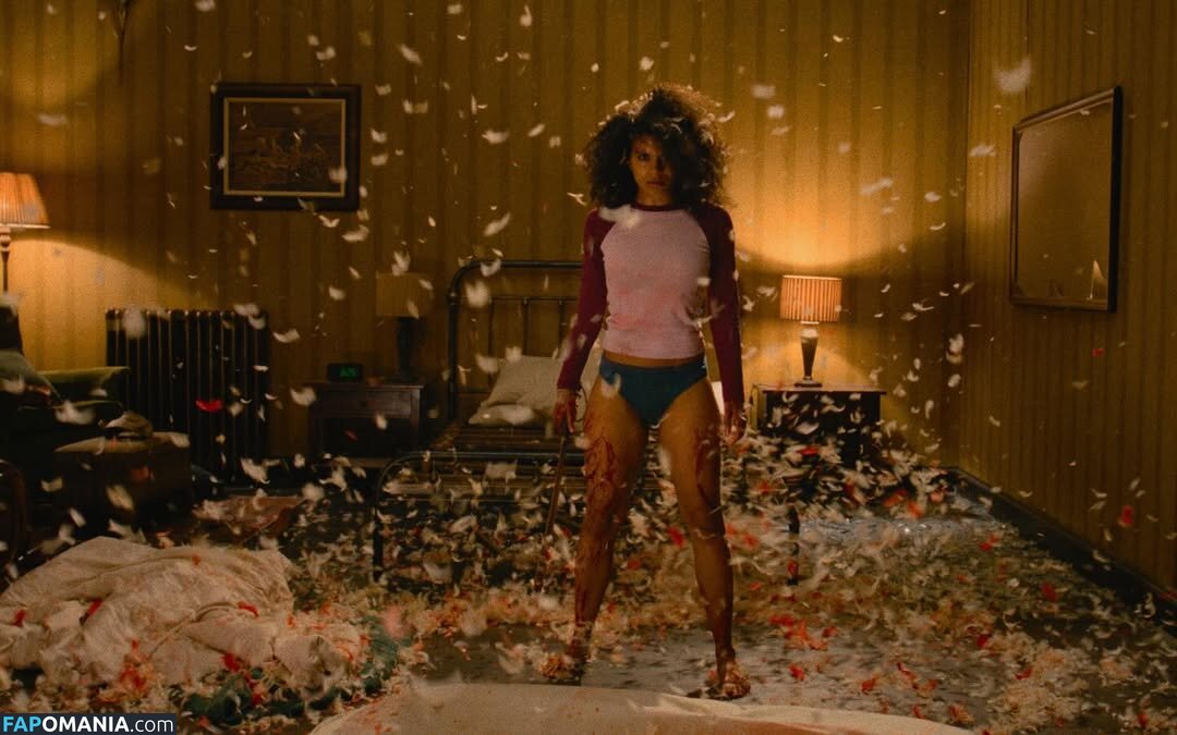 Zazie Beetz / zaziebeetz Nu OnlyFans  Photo fuitée #1