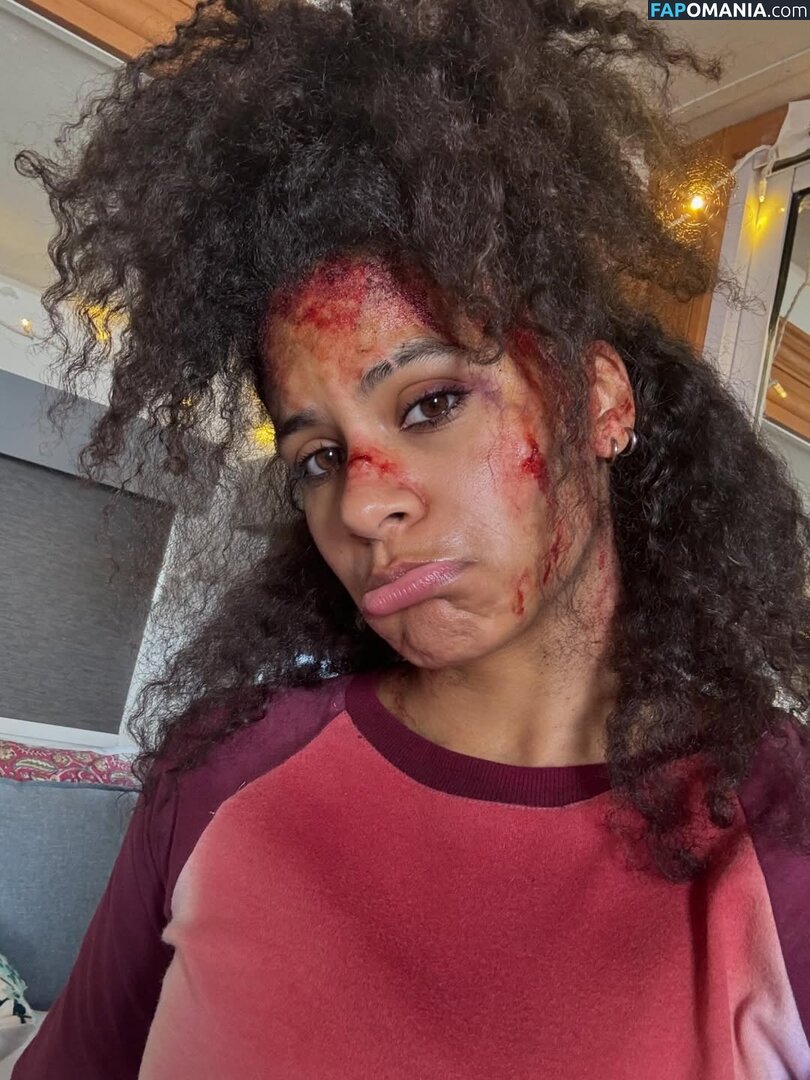 Zazie Beetz / zaziebeetz Nu OnlyFans  Photo fuitée #5