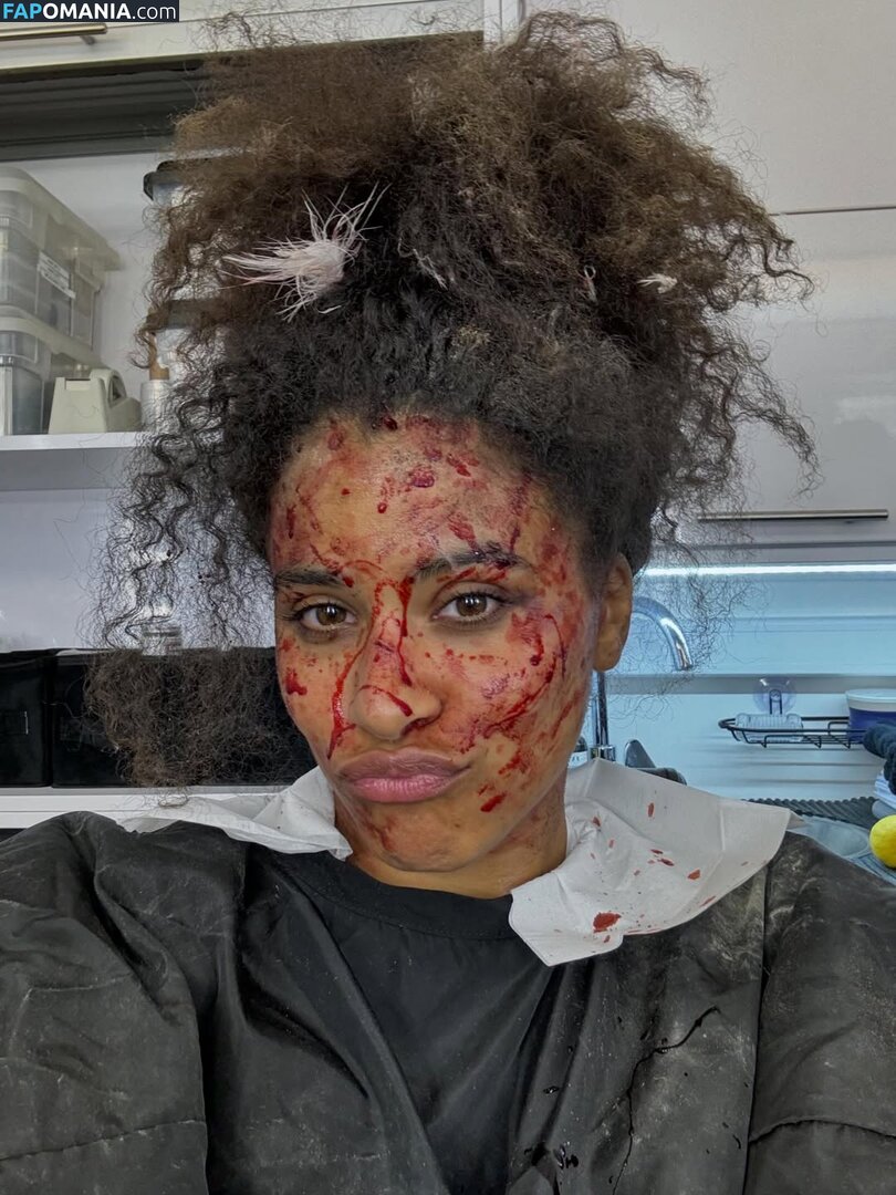 Zazie Beetz / zaziebeetz Nu OnlyFans  Photo fuitée #10