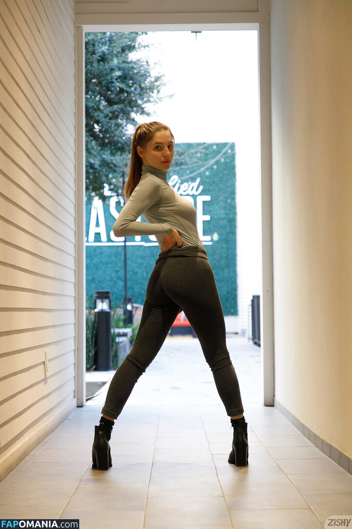 Zishy / zishylives Nu OnlyFans  Photo fuitée #471