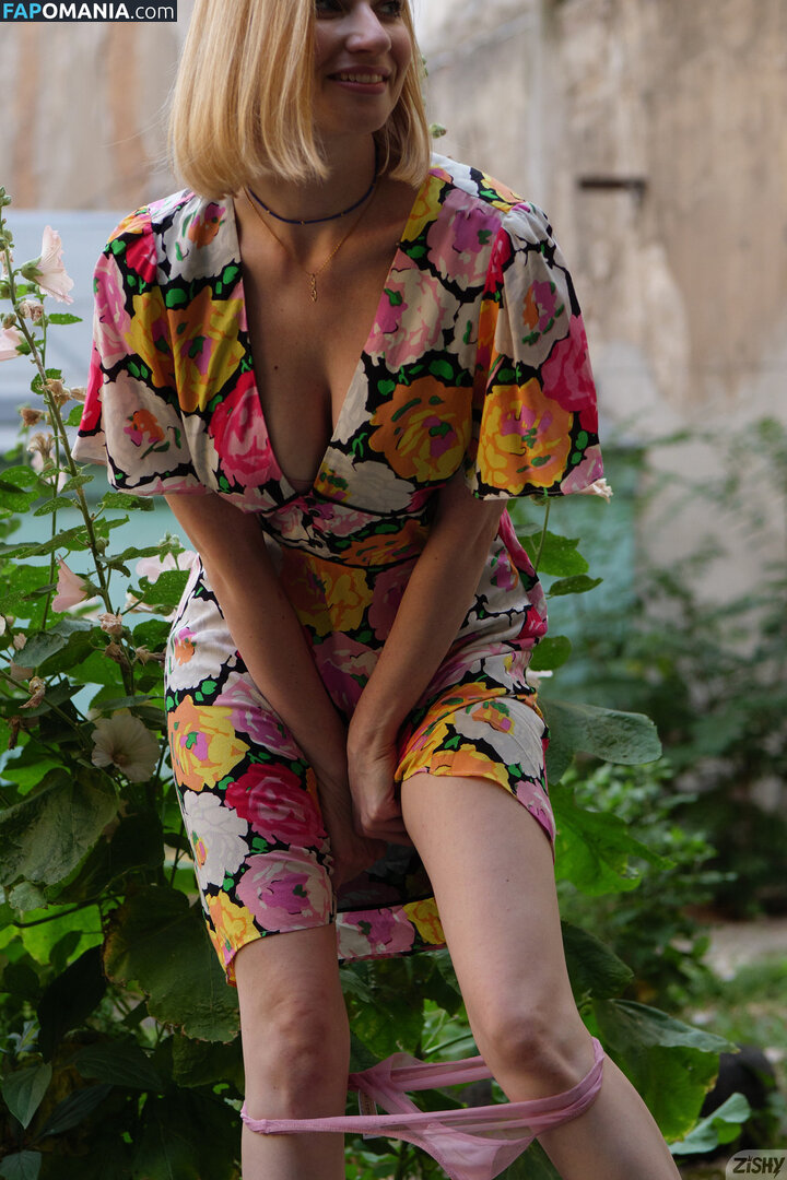 Zishy / zishylives Nu OnlyFans  Photo fuitée #681