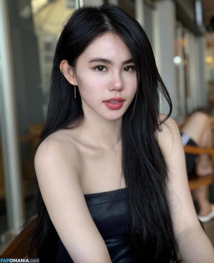 Zoe Levana Nu OnlyFans  Photo fuitée #1