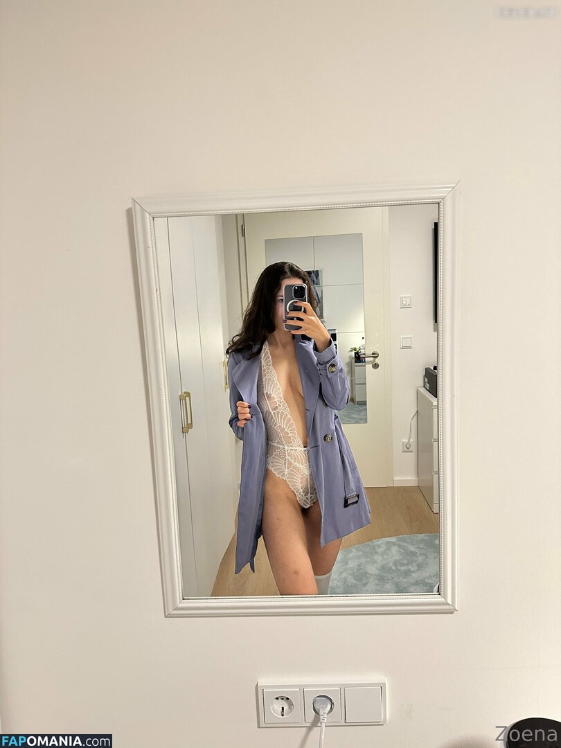 zoena Nu OnlyFans  Photo fuitée #1